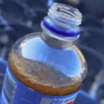 Një tifoze hapi një lëng të gazuar në një ndeshje të luajtur në -20°C, shikoni çfarë ndodhi pijes (VIDEO)