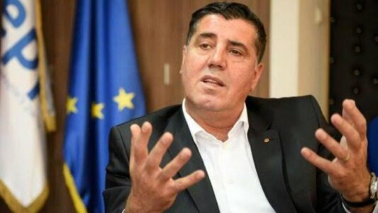“Një ushtri çlirimtare me një emblemë e me një qëllim”-Haziri reagon pas protestës kundër Gjykatës Speciale