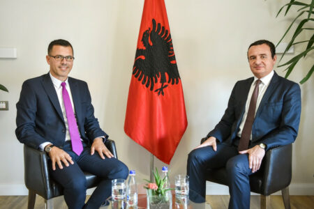 Vetëvendosje kap edhe Administratën Tatimore, emëron drejtor Mentor Hysenin