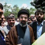 I biri i Khamaneit zëvendëson të atin në postin e liderit suprem, thonë mediat iraniane