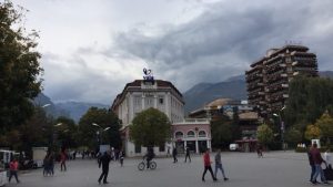 Plagoset me armë një person në Pejë