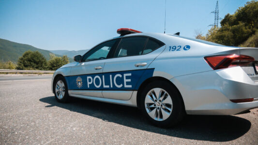 Përleshja fizike mes shqiptarëve e serbëve në veri, Policia: Një i lënduar, dy të tjerë po intervistohen