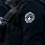 Arrestohen disa zyrtarë të lartë publikë nën dyshimin për korrupsion, përfshirë një ish-ministër të Tregtisë