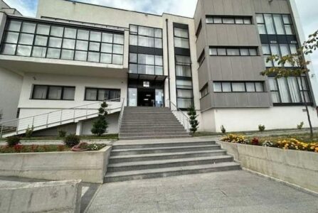 Vdekja e dy punëtorëve në Gjakovë, Prokuroria kërkon paraburgim për dy të dyshuarit