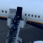 Momenti kur Maduro nxirret na aeroplani, pas arritjes në New York