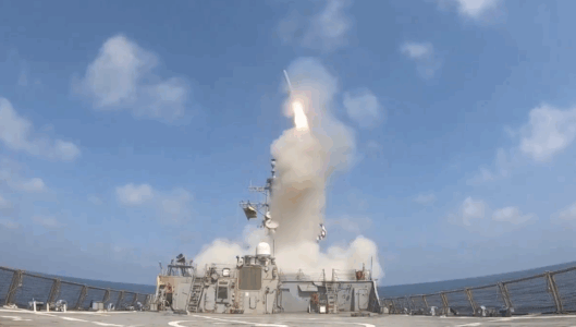 Si e sulmoi SHBA Iranin me raketa nga anijet ushtarake, publikohet videoja