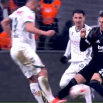 E pabesueshme, Kristjan Asllani ndëshkohet me karton të kuq 6 minuta pas inkuadrimit