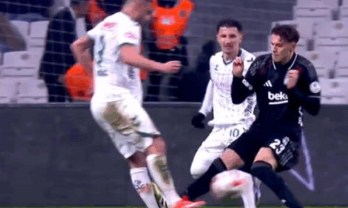 E pabesueshme, Kristjan Asllani ndëshkohet me karton të kuq 6 minuta pas inkuadrimit