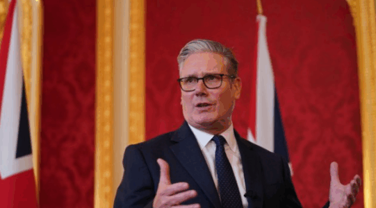 Starmer: Mbretëria e Bashkuar ‘po punon me aleatët’ për Ngushticën e Hormuzit pas telefonatës me Trump