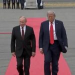 Takimi në Alaska: Pasi shtrënguan duart në pistën e aeroportit, Trump dhe Putin udhëtuan së bashku në një limuzinë (VIDEO)