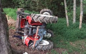 U rrokullis me traktor, vdes një person në Zubin Potok