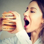 Stresi dhe ushqimi i yndyrshëm: Si ta luftoni efektin e tyre me një pije të thjeshtë?