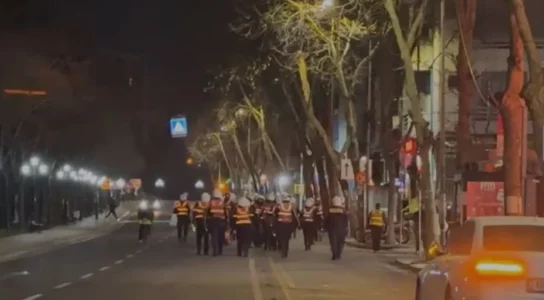 Eskalon protesta në Tiranë, hidhen molotovë protestuesit drejt Policisë së Shtetit