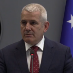 Dje e drejtoi gishtin kah Prokuroria e Gjykata, Sveçla sot “urdhëron” IPK’në të hetojë lëshimet e policisë në rastin e Mefail Shkodrës
