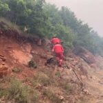 Zjarr masiv në Klos, qindra hektarë pyje e kullota të djegura