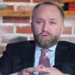 Abelard Tahiri flet për largimin e vijave të kuqe ndaj VV-së