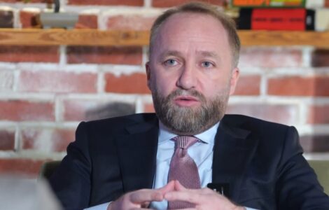 Abelard Tahiri flet për largimin e vijave të kuqe ndaj VV-së