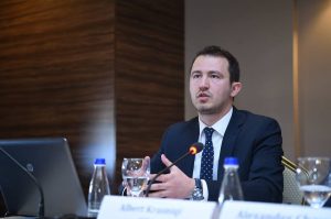 Krasniqi kritika partive: Si lejojnë individë që akuzojnë UÇK`në të mbajnë ligjërata patriotike?