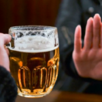 Deheni me një gllënjkë alkool ? – Ja pse ju ndodh