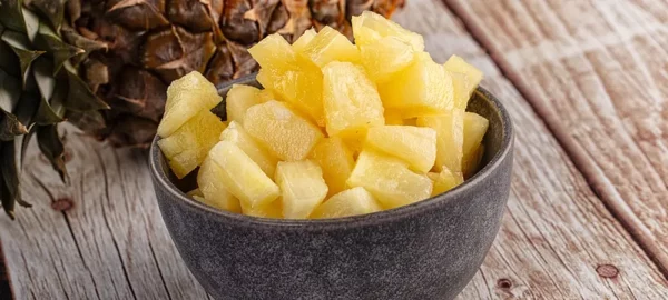 Këto janë arsyet pse duhet ta përfshini ananasin në dietën tuaj