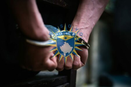 Arrestohet 32 vjeçari në Fushë Kosovë, dyshohet se strehoi një të dyshuar për “Vrasje e rëndë në tentativë”