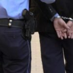 Zyrtari që u arrestua për ryshfet punon në Qendrën e Regjistrimit Civil, ndalohet për 48 orë