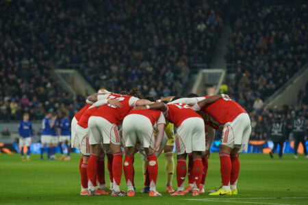 Tifozët e Arsenalit në ethe: Të jesh i pari në Krishtlindje nuk është gjithmonë gjë e mirë