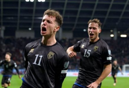 Po kërkohet nga Barcelona, Fisnik Asllani ishte i pranishëm në stadium në derbin ndaj Espanyolit