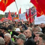 Sot protestohet në Tiranë në përkrahje të ish-krerëve të UÇK-së që po gjykohen në Hagë