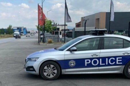 Shoferi kapet me 124 km/h në zonë 40 km/h, policia i shqipton 400 euro gjobë e ia ndalon vozitjen për 9 muaj