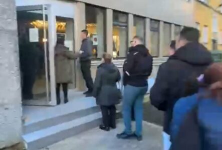 Radhë të gjata votuesish në Ambasadën e Kosovës në Shtutgart