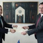 Top juristi i VV’së Blerim Sallahu provon t’i japë instruksione Gjykatës: Duhet ta autorizojë Presidenten t’i shpallë zgjedhjet