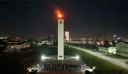 FSK ndez flakadanin në kazermën “Adem Jashari” në përmbyllje të shënimit të 28-vjetorit të Epopesë së UÇK-së