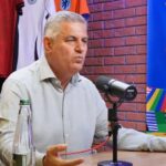 Serbët ndalojnë Shakohoxhën 3 orë në aeroport, reagon gazetari: Më kishin futur në listë të zezë bashkë me Arlind Sadikun e Marin Memën