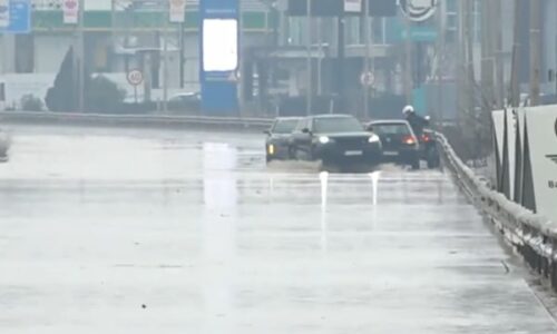 Rruga e bllokuar nga rrethi i Marigonës deri te Prishtina Mall e mbuluar nga uji