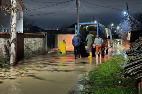 Dy familje në Fushë Kosovë mbesin pa strehim pas vërshimeve, kërkohet ndihmë urgjente