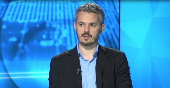 Maliqi: Ish opozita të mos bie pre e grackave populiste, ta votojë kandidatin e partisë më të madhe serbe