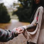 Si ta kuptoni se partneri juaj po mendon për dikë tjetër?