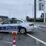 Policia bllokon njërën anë të magjistrales Prishtinë- Ferizaj