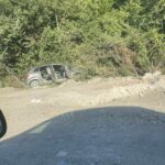 Vetaksident në rrugën Prishtinë-Podujevë, vetura përfundon jashtë rrugës(FOTO)