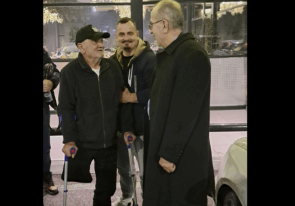 Bekmi Haxhiu takohet me invalidin e luftës: Me Bedri Hamzën do të sigurohen protezat e nevojshme dhe rritje e pensioneve për 50%