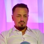 Blero prezanton të dashurën e re
