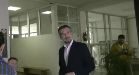 40 minuta vonesë: Çeku i VV’së e qet votën