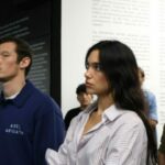 Dua Lipa vizitoi Reporting House, i përgëzon për punën në Muze