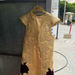 “Sikur të mos kishin dalë kurrë nga sirtari” – te kontejnerët e mbeturinave gjenden dallamë e jelek nusesh