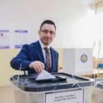 Dimal Basha e hedh votën për herë të parë si kryeparlamentar