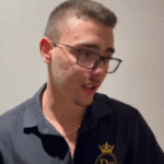 Kamarieri që u sulmua nga polici dhe një tjetër në Vlorë: Për një shishe uji më goditi me grushte, sapo i kam mbushur 18 vjet (Video)