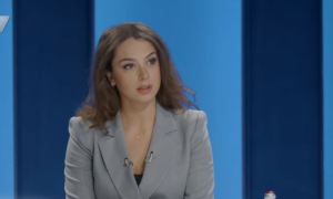 Kica-Xhelili ironizon me VV për ChatGPT: Pyeteni se çfarë bëjnë populistët kur janë në krizë morale