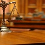 Kërcënoi prokurorin dhe oficerët e policisë gjyqësore në sallë, arrestohet avokati në Elbasan