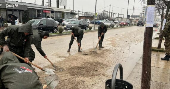 Vërshimet në Shqipëri, Rama ndan foto nga puna në terren: Falenderim për ekipet në këto ditë me mot të keq